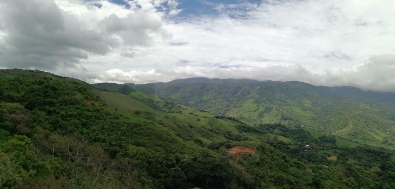 Monte Los Lirios Lodge Monteverde Bagian luar foto